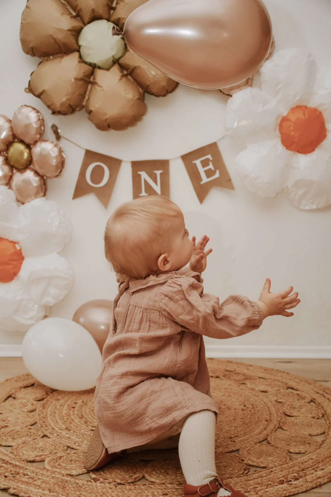Cake Smash Shooting Nordhausen – Baby beim ersten Geburtstag mit Ballons und ONE-Banner
