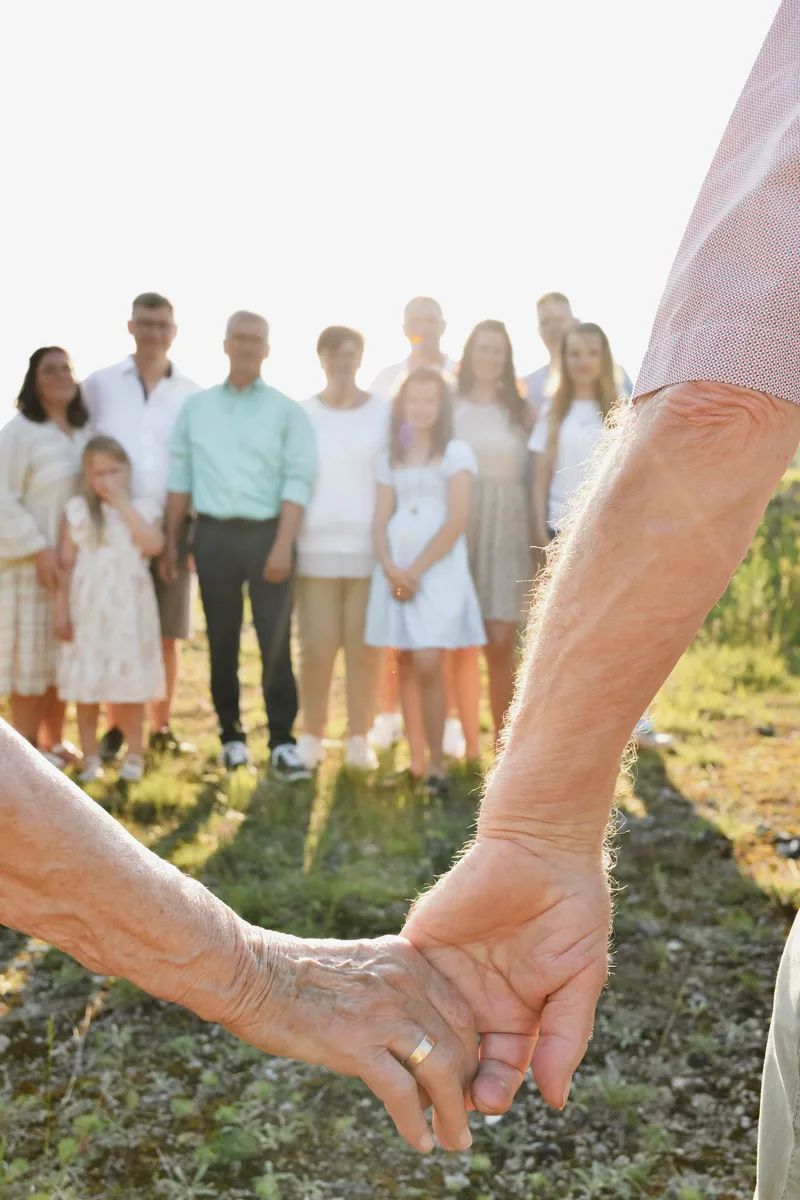 Familienshooting Nordhausen – Gruppenbild der Familie, zweite Aufnahme