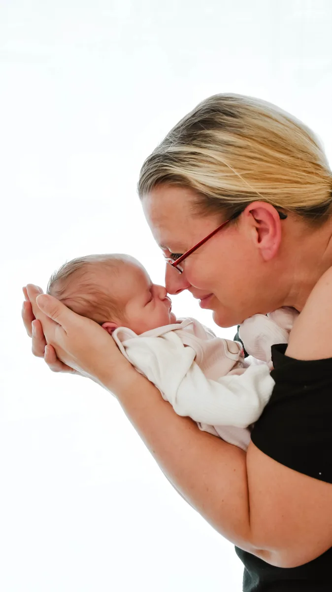 Familienshooting Nordhausen – Mama Nase an Nase mit ihrem Baby