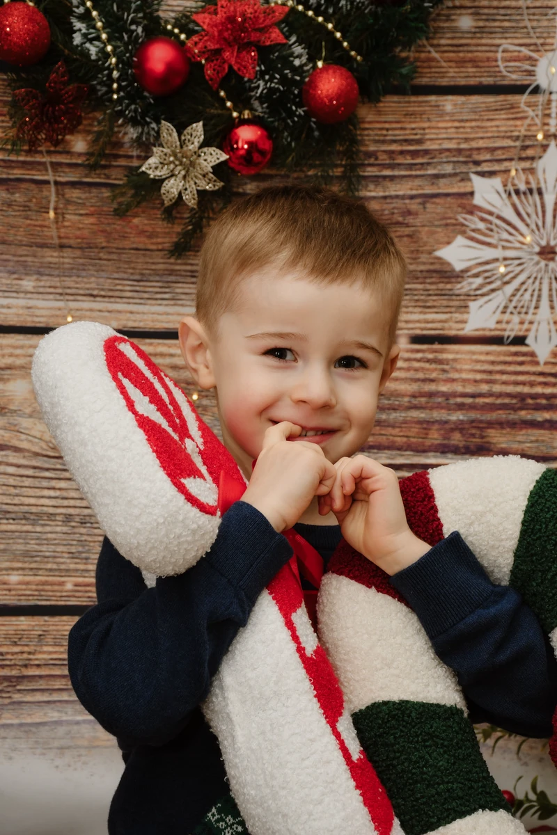 Weihnachts-Mini-Shooting Nordhausen – Junge mit Kuscheltier-Weihnachtsstrumpf