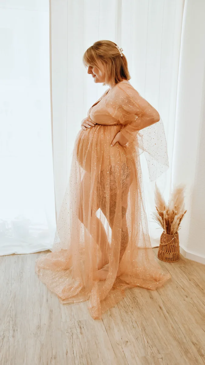 Elegantes Schwangerschafts-Portrait im Glitzerkleid Nordhausen